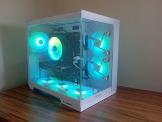 PC Gamer - Branco e Roxo