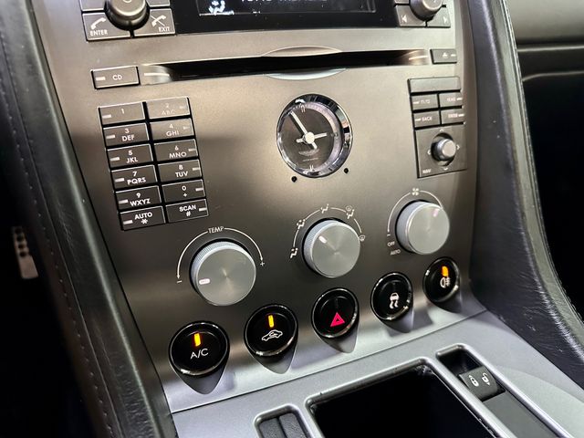 Aston Martin DB9 Coupé 5.9 V12 450cv