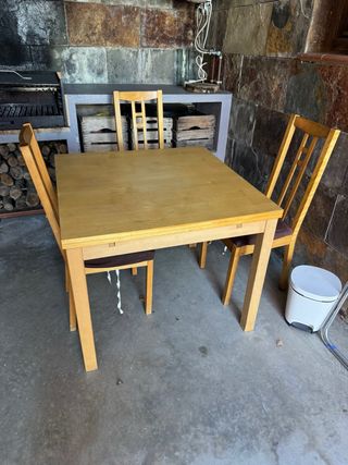 Mesa madera plegable 4 sillas. ext e int