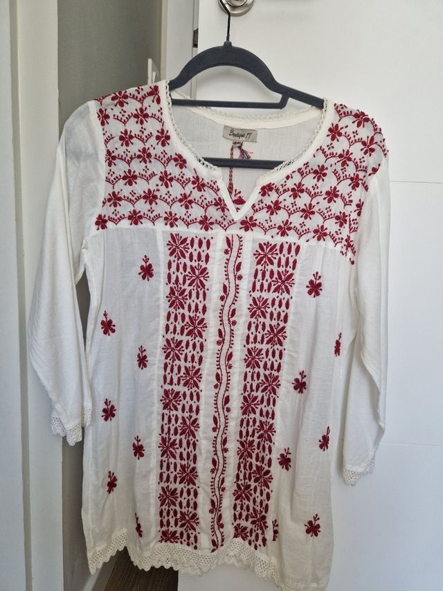 Blusa bordada - Talle único