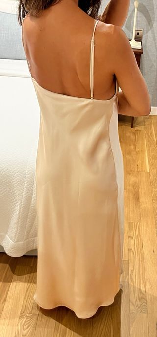 Vestido satén dorado