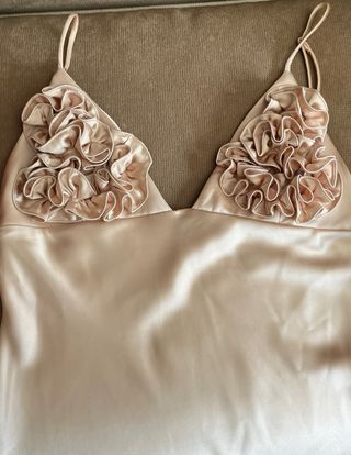 Vestido satén dorado