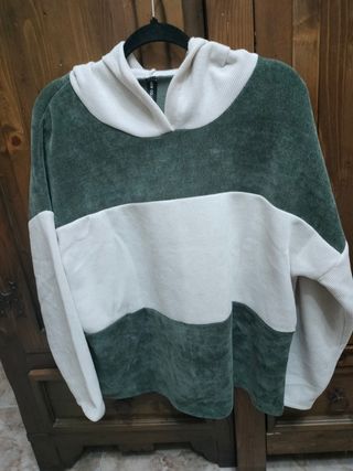 Sudadera bicolor verde y blanca