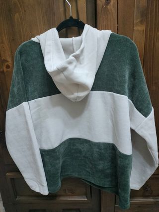 Sudadera bicolor verde y blanca