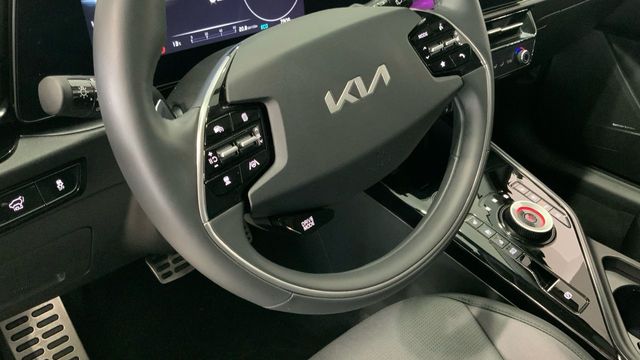 Kia Niro BEV 65KWH 150KW E-NIRO EMOTION 204 5P