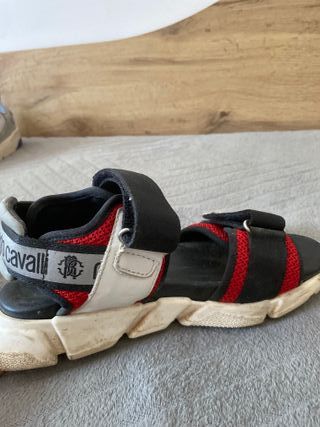 Sandalias Roberto Cavalli rojas y negras