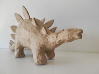 Figura dinosaurio papel maché
