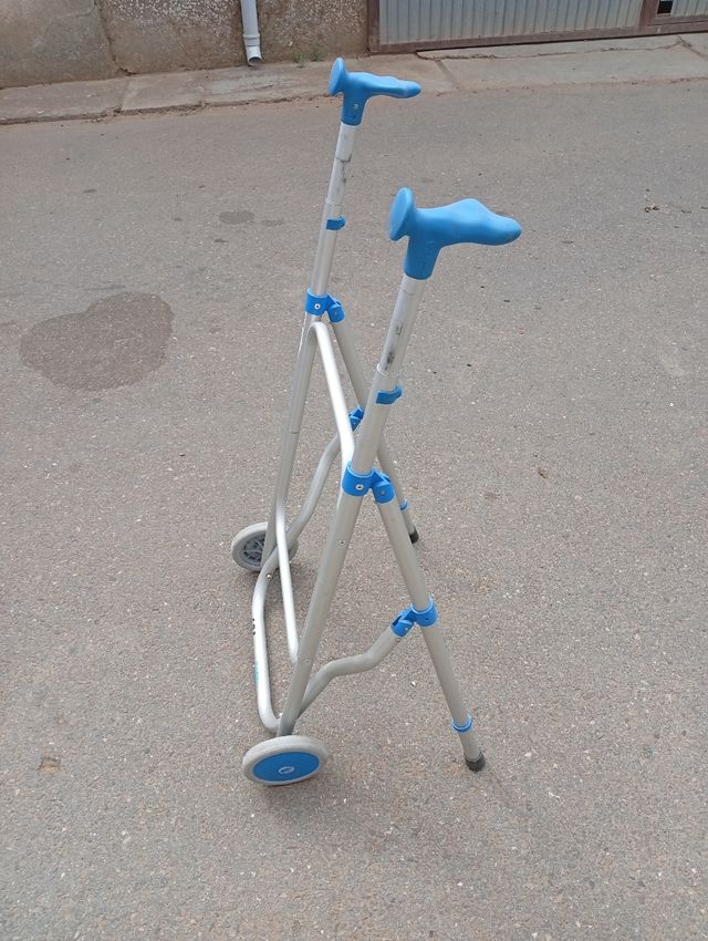 Andador plegable para personas mayores