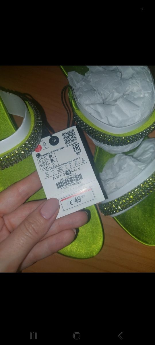 Sandalias Zara verdes con cristales