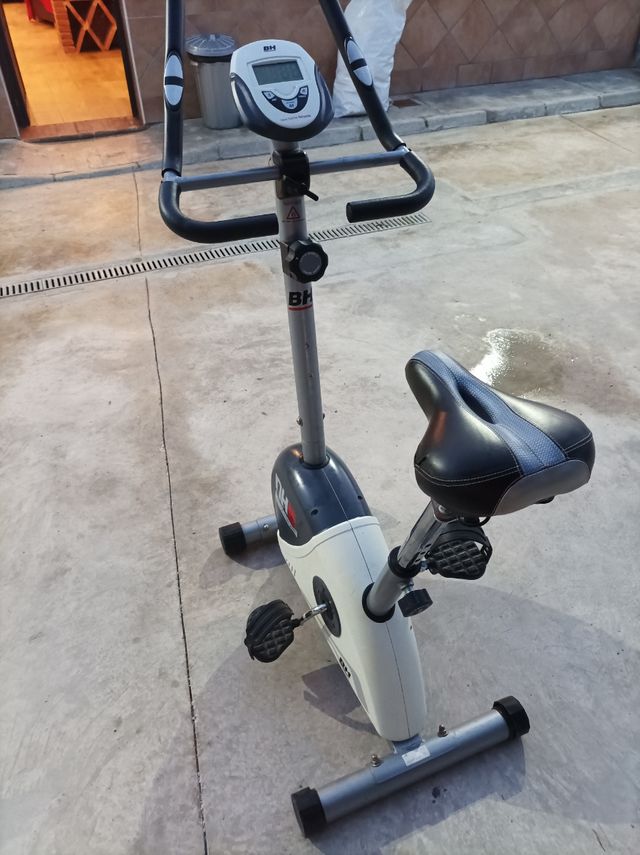 Bicicleta estática BH Fitness