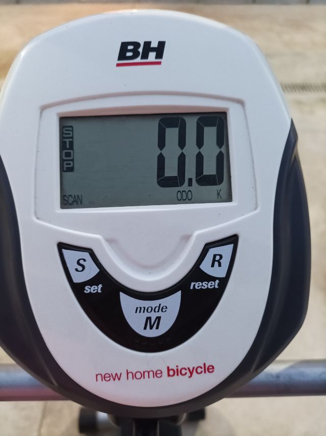 Bicicleta estática BH Fitness