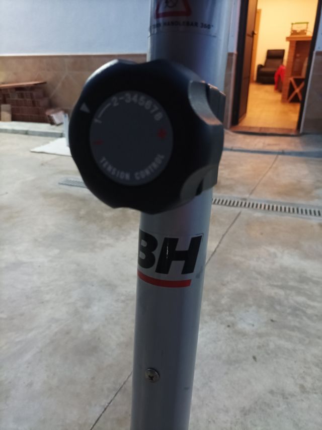 Bicicleta estática BH Fitness