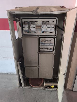 Cuadro eléctrico usado