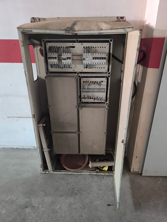 Cuadro eléctrico usado