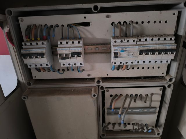 Cuadro eléctrico usado