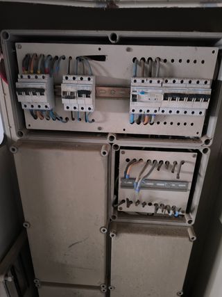 Cuadro eléctrico usado