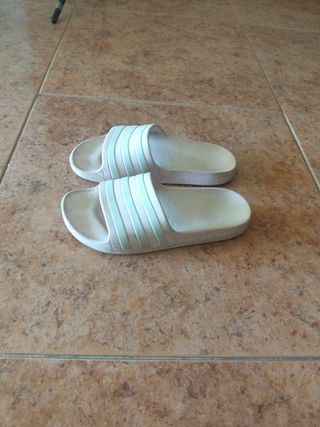 Chanclas Adidas talla 34/35