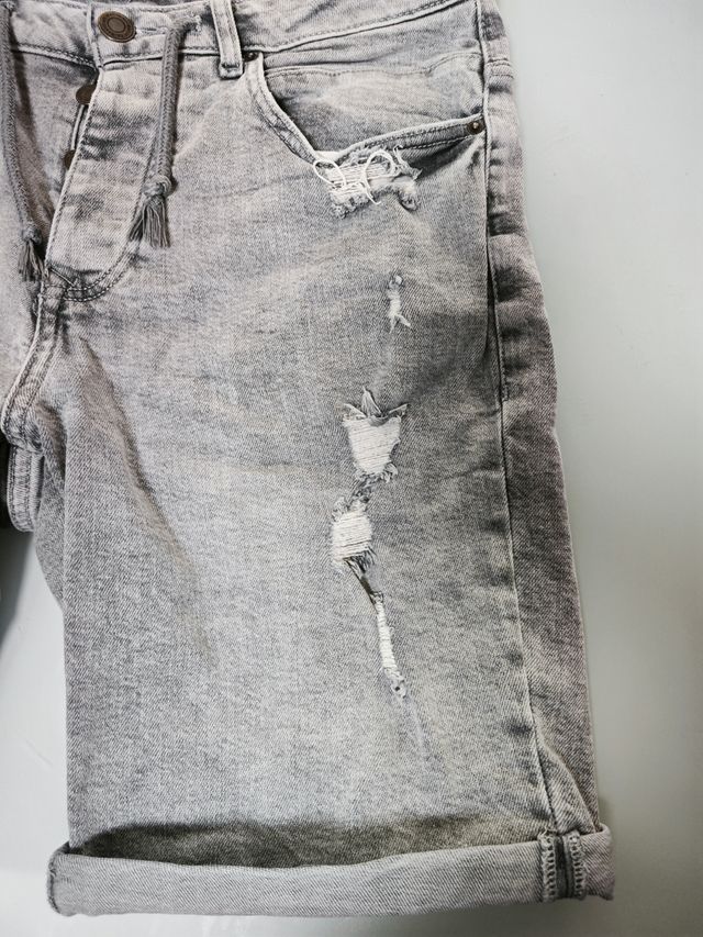 Bermudas Vaqueras Grises Rotos