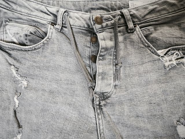 Bermudas Vaqueras Grises Rotos