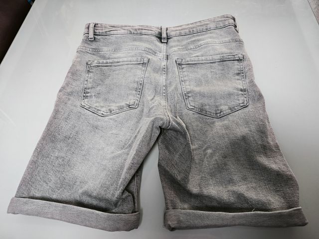 Bermudas Vaqueras Grises Rotos