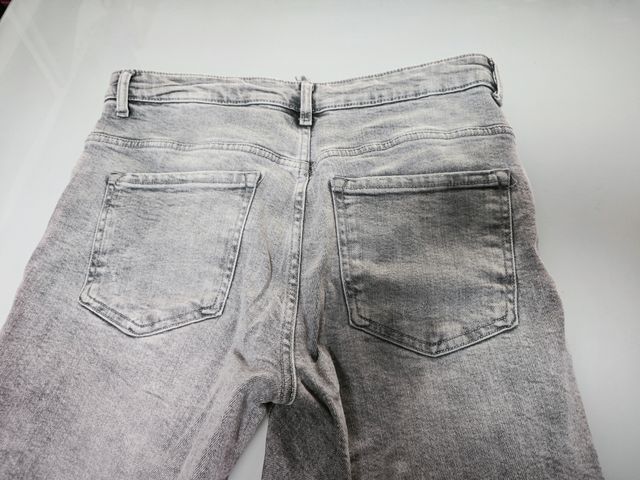 Bermudas Vaqueras Grises Rotos