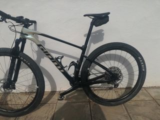 Bicicleta Giant MTB Carbono 29" Talla M