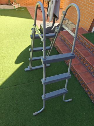 Escalera piscina Bestway gris