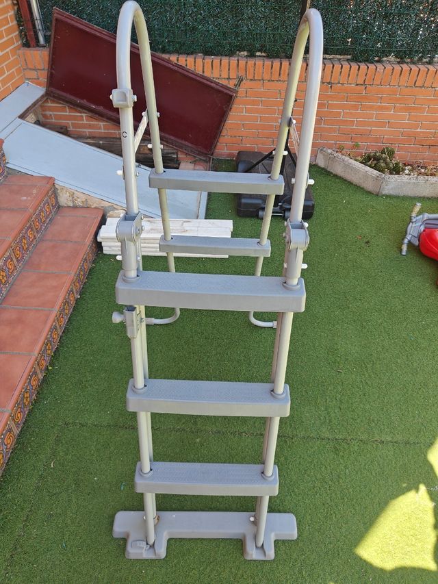 Escalera piscina Bestway gris