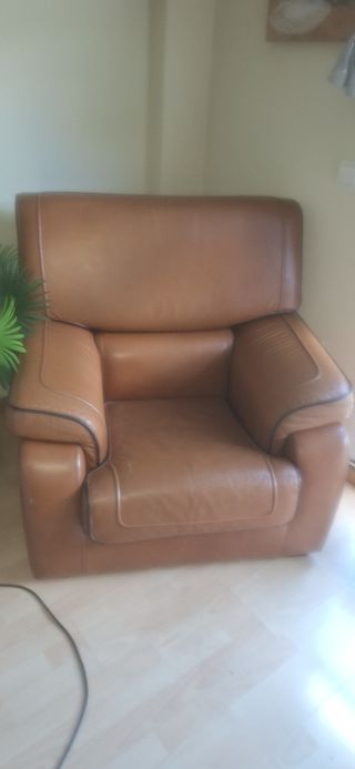 Sillón individual marrón de cuero