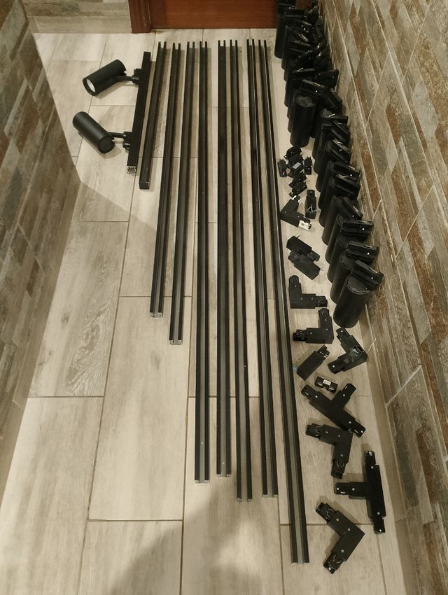 114 focos LED 3000K + carriles