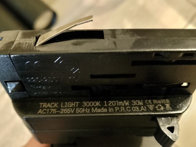 114 focos LED 3000K + carriles