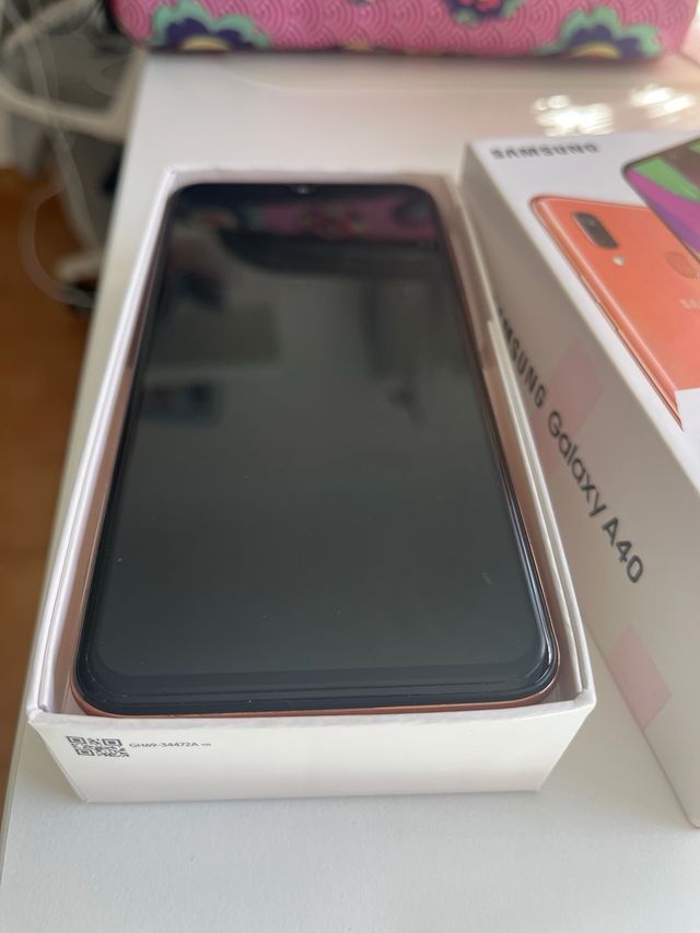 Samsung Galaxy A40 - Coral