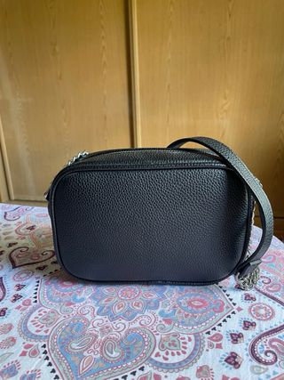 Bolso negro Stradivarius bandolera