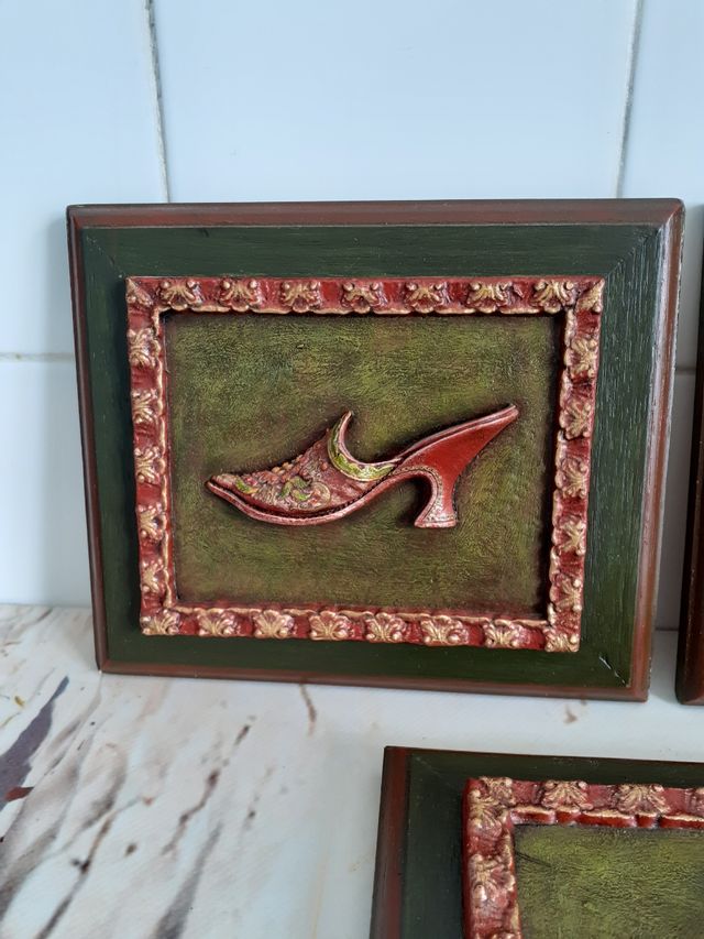 3 quadri decorativi su scarpe