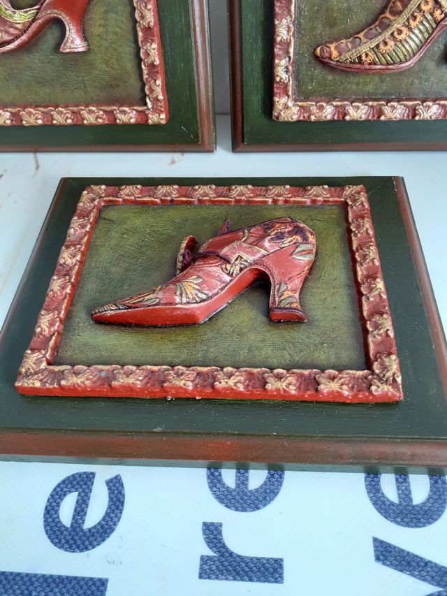 3 quadri decorativi su scarpe