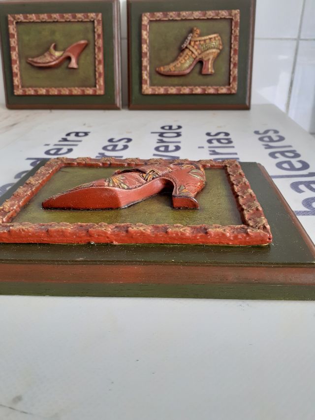 3 quadri decorativi su scarpe