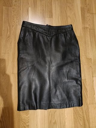 Falda negra cuero genuino 