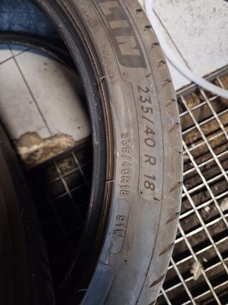 Neumáticos Michelin 234/40 R18 91W usados