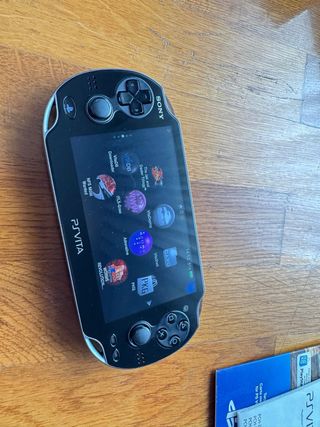 PS Vita (PCH-1004) - Preta