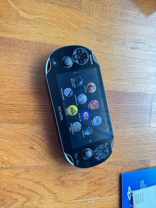 PS Vita (PCH-1004) - Preta