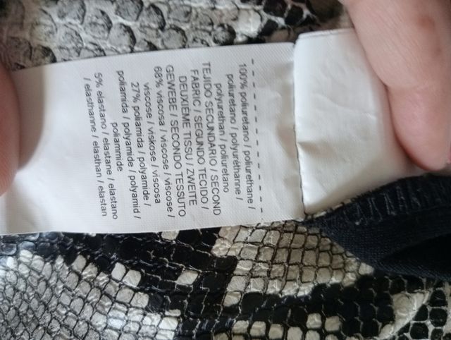 Falda Animal Print (serpiente) blanco-negro.