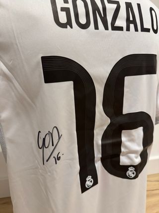 Camiseta Real Madrid firmada Gonzalo 16