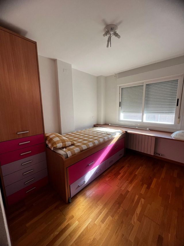 Dormitorio juvenil + escritorio + armario