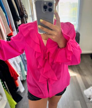 Blusa fucsia con volantes