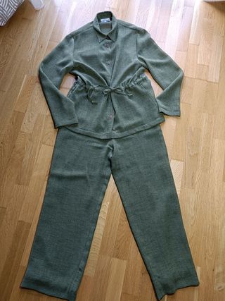 Conjunto verde oliva: pantalón y camisa