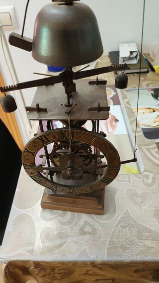 Reloj antiguo de péndulo