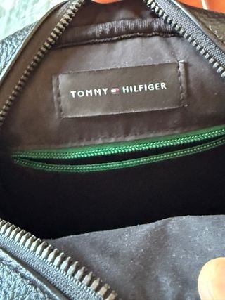 Bandolera Tommy Hilfiger negra