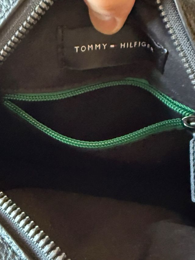 Bandolera Tommy Hilfiger negra