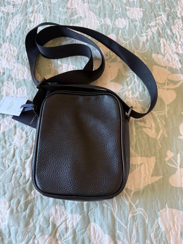 Bandolera Tommy Hilfiger negra