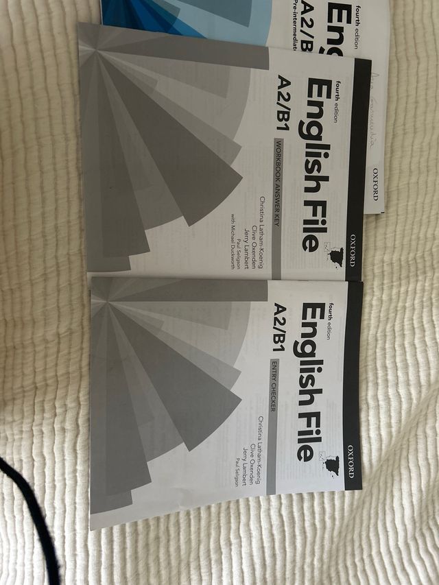 English File A2/b1 Student's Book And Workbook ...